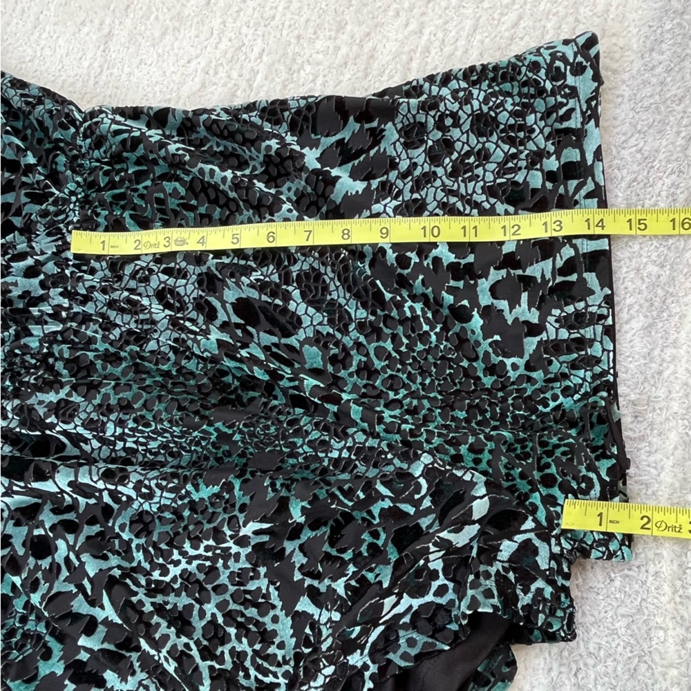 Chic Ecoleé burnout velvet Leopard Print Romper - Picture 4 of 10